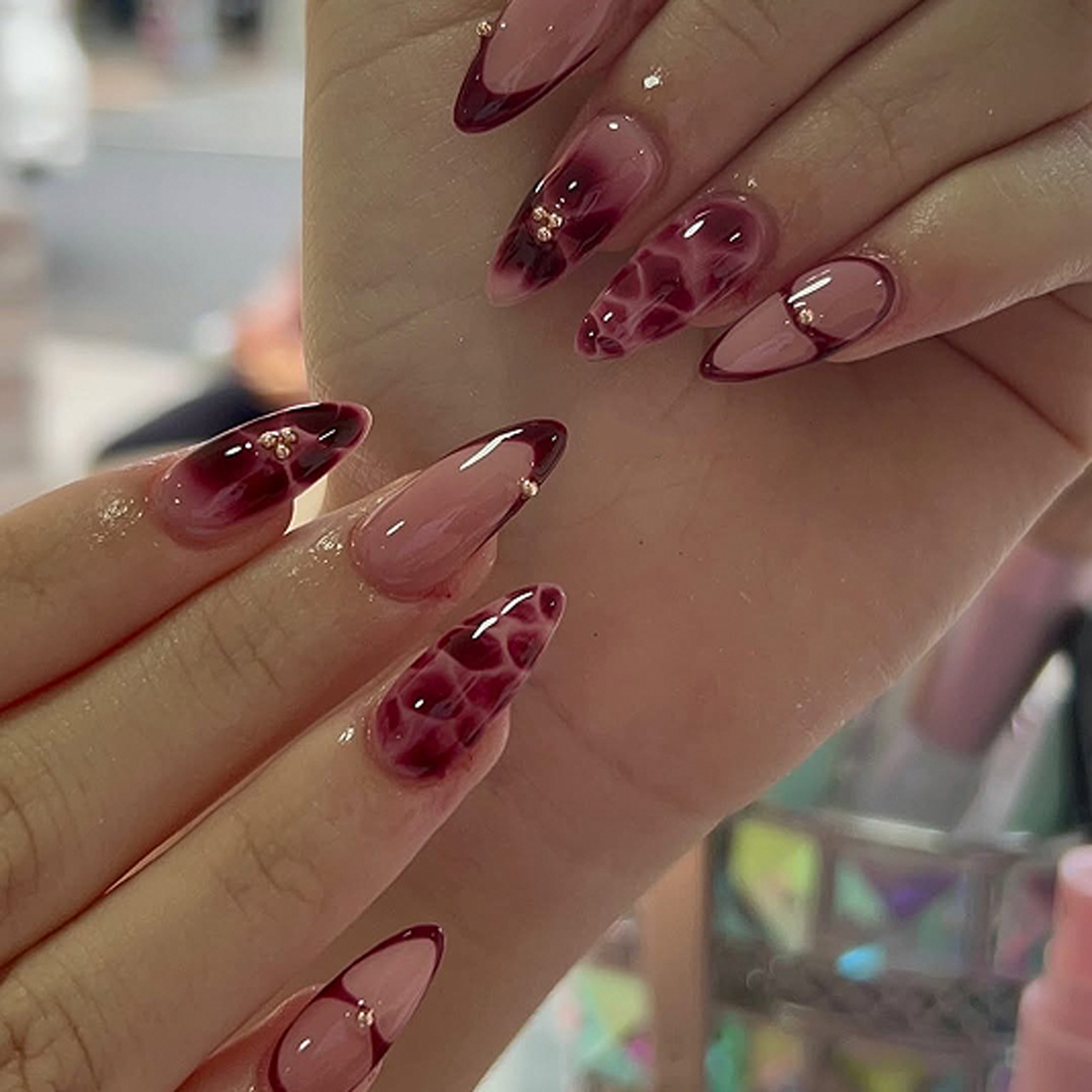 Nail Art Red - 24Pcs Wine Red French Almond Press