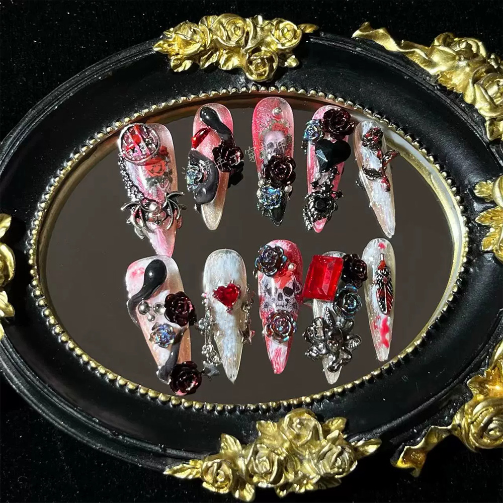 Cool Dark Punk American Style  - Nail Art Red recensione e prezzo