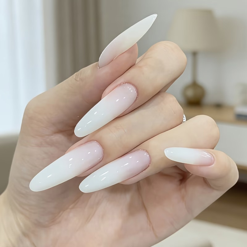Milky White Nail Polish, Smoot - Peel Off Base Coat recensione e prezzo