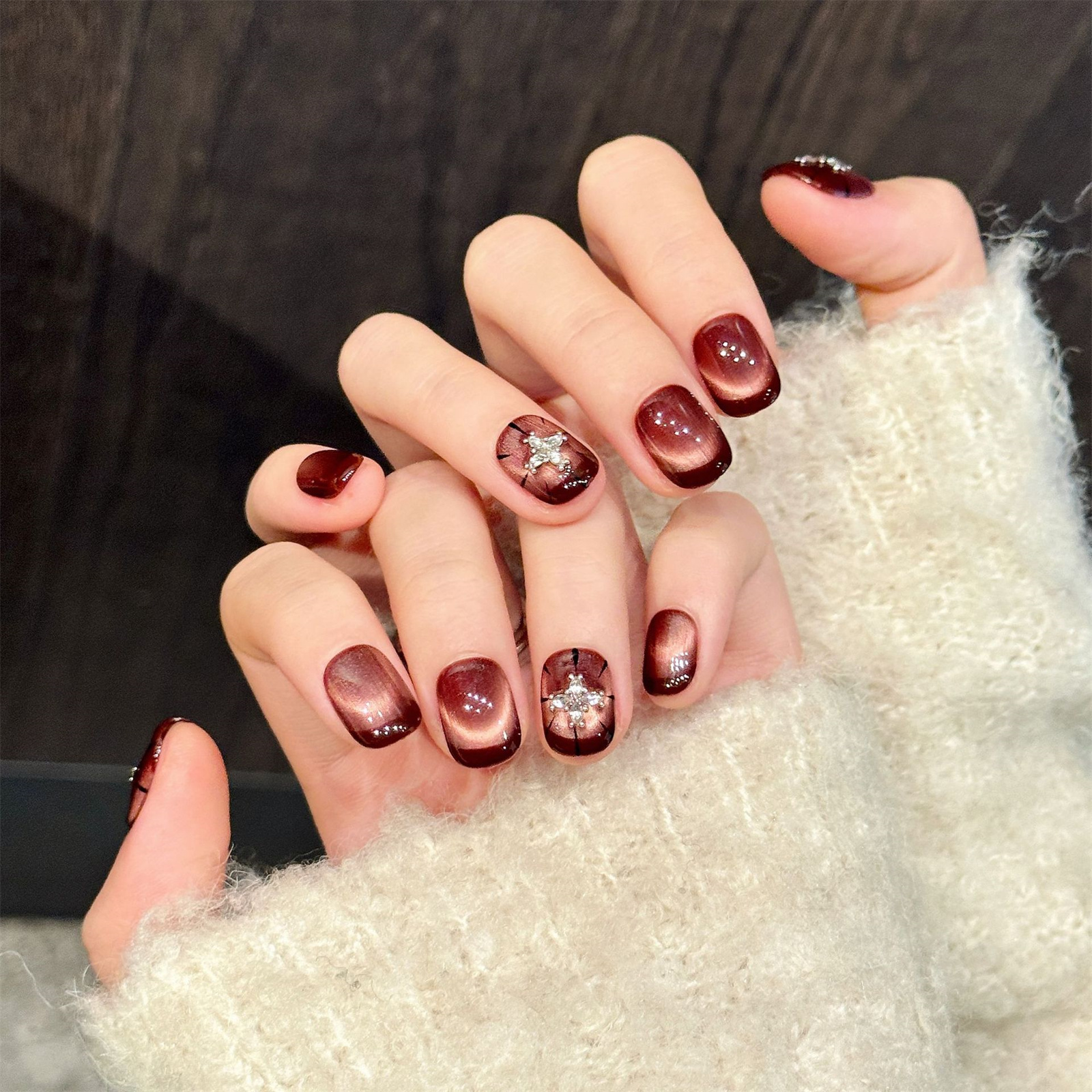 10pcs Wine-red Cat's Eye Press - Nail Art Red recensione e prezzo