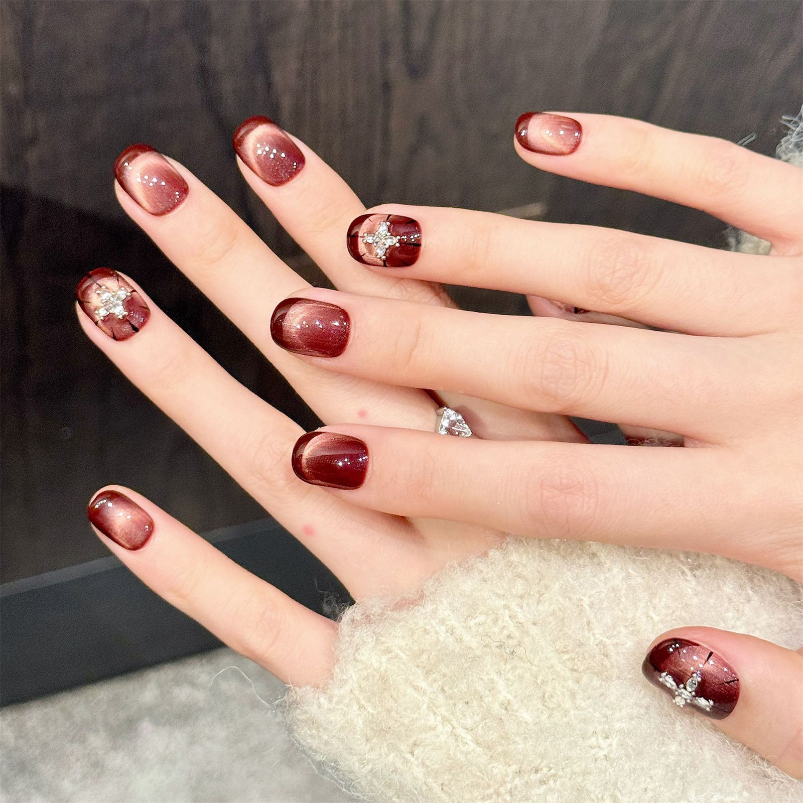 10pcs Wine-red Cat's Eye Press - Nail Art Red recensione e prezzo