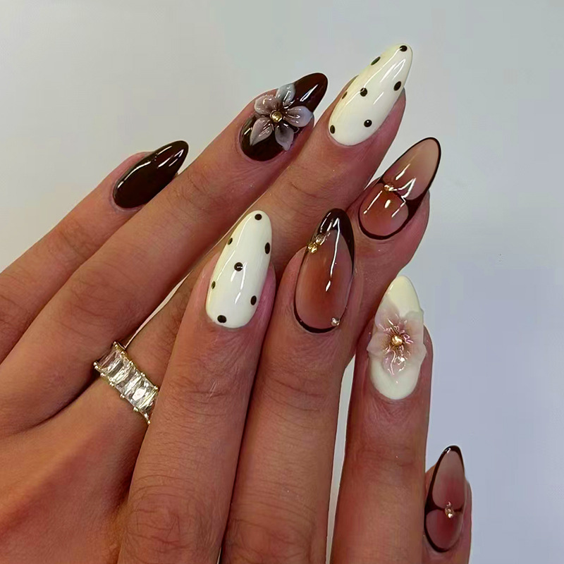 24pcs Finished Almond Press on - Press On Nail Set recensione e prezzo